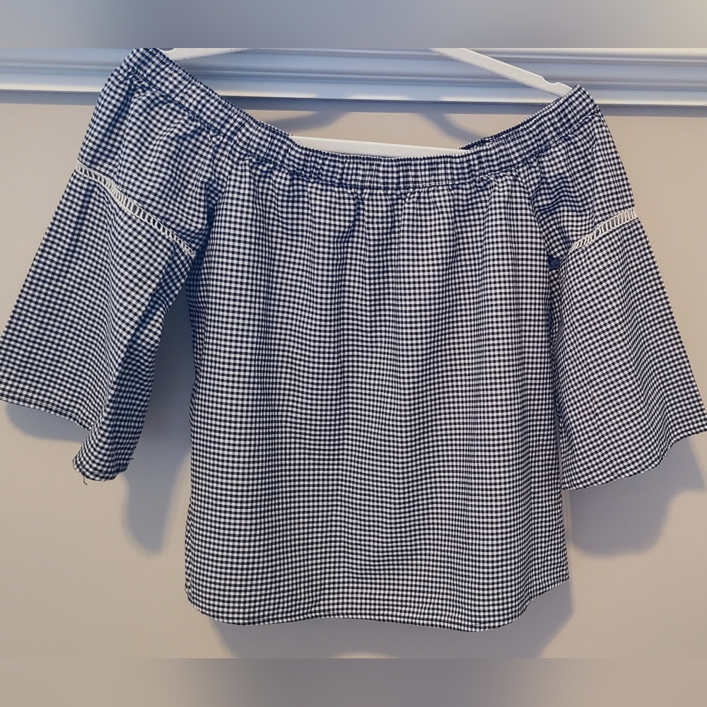 Abercrombie and Fitch off the shoulder women's blouse. Blue and white. Size XS